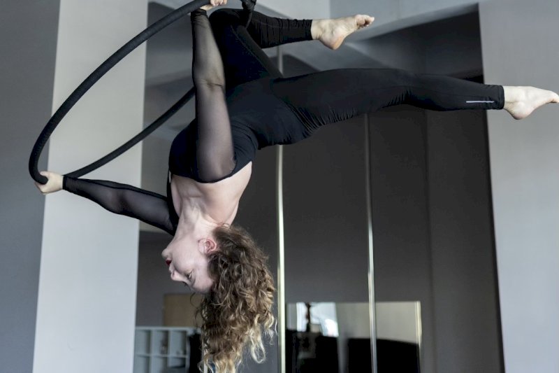 Permanentka platí pro aktivitu Aerial hoop dospělé (začátečníci)