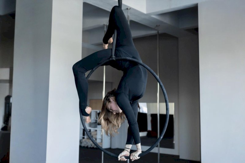 Permanentka platí pro aktivitu Aerial hoop dospělé (pokročilé)